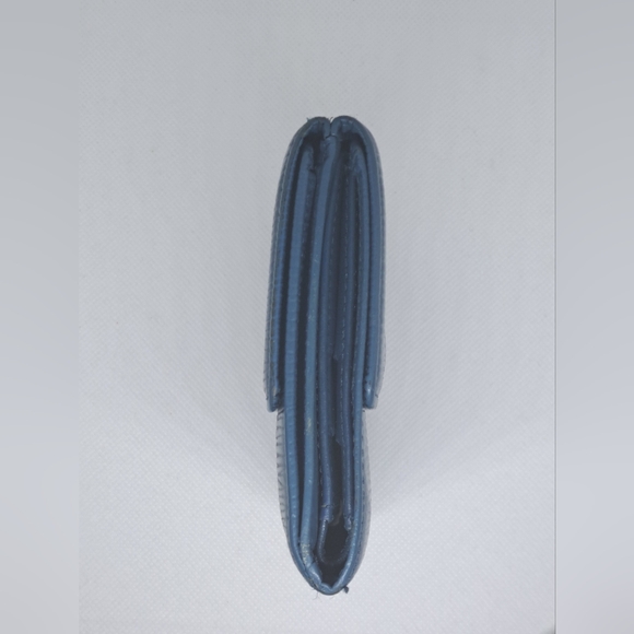 --SOLD-- Louis Vuitton compact refurbished LV Wallet - Picture 3 of 11